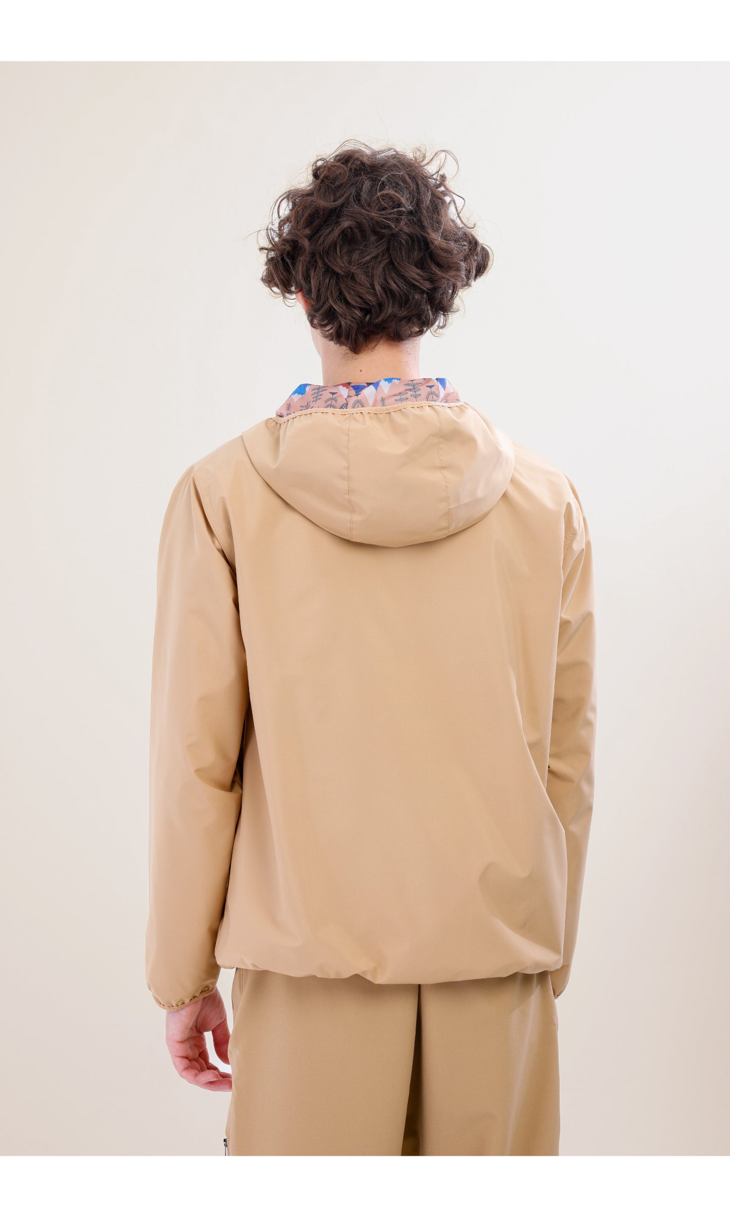 Flow Flex Ultra Hafif Su Geçirmez Hoodie – Bej/Krem (Kum Tepeleri), Çantaya Dönüşen Tasarım