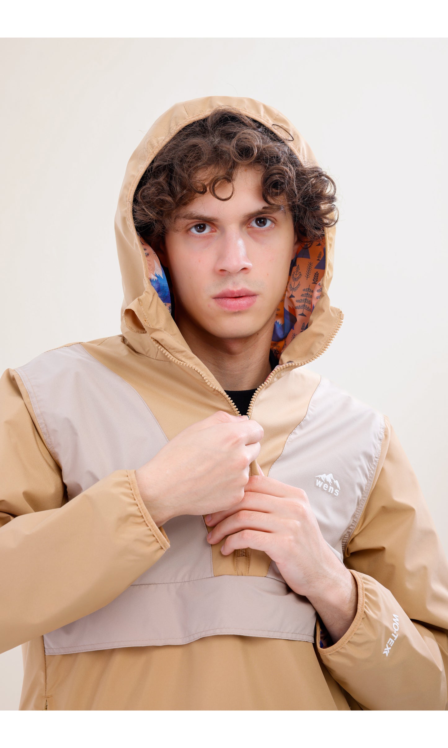 Flow Flex Ultra Hafif Su Geçirmez Hoodie – Bej/Krem (Kum Tepeleri), Çantaya Dönüşen Tasarım