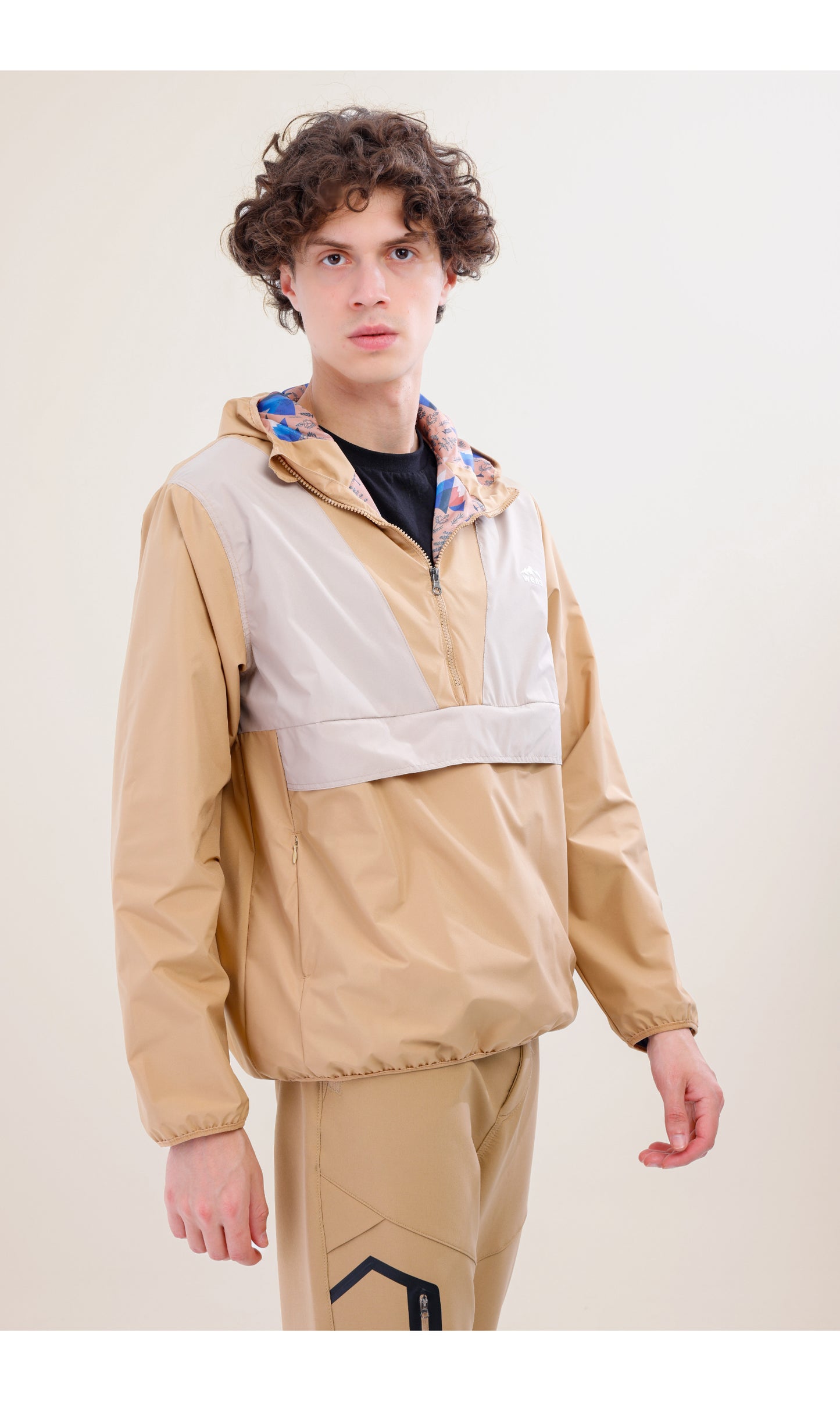 Flow Flex Ultra Hafif Su Geçirmez Hoodie – Bej/Krem (Kum Tepeleri), Çantaya Dönüşen Tasarım