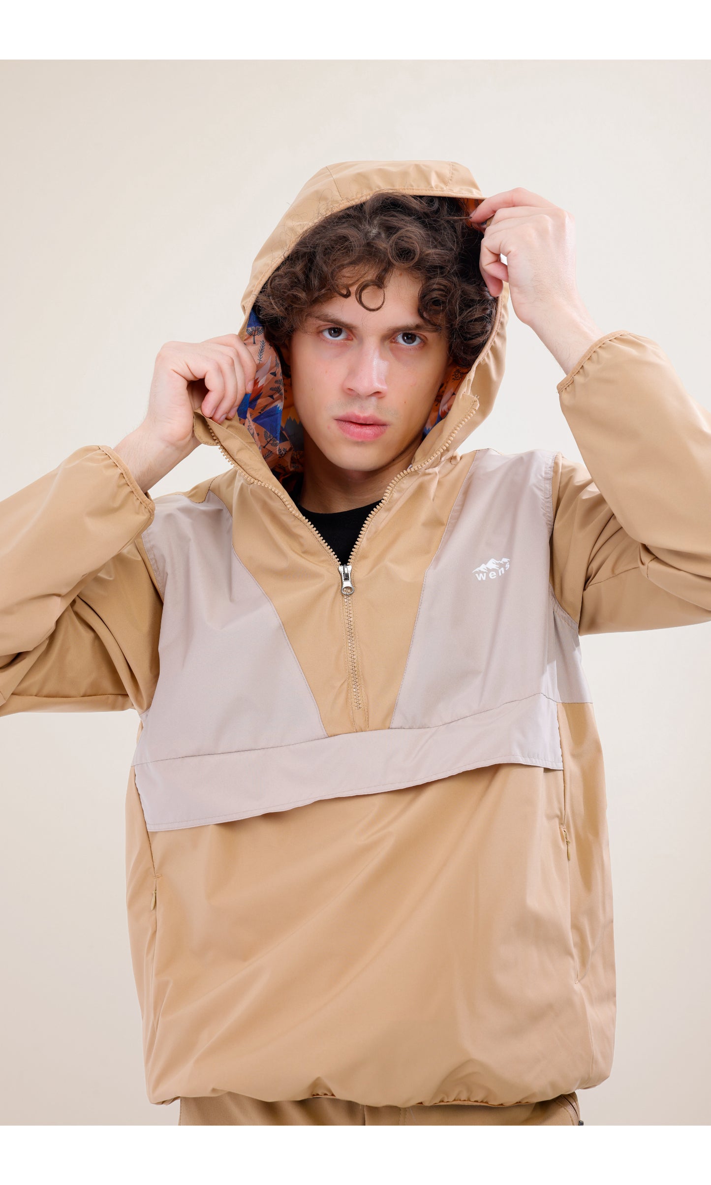 Flow Flex Ultra Hafif Su Geçirmez Hoodie – Bej/Krem (Kum Tepeleri), Çantaya Dönüşen Tasarım