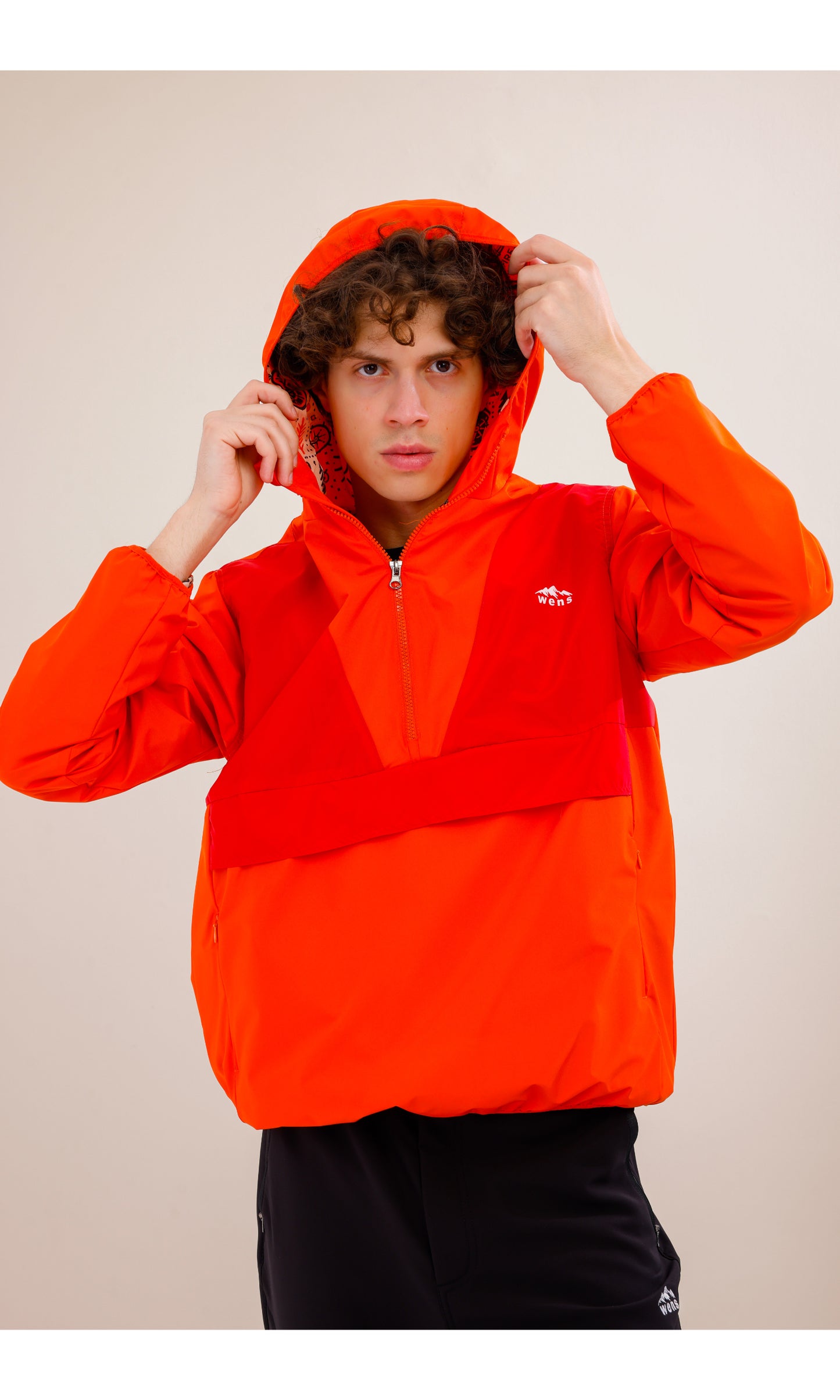 Flow Flex Ultra Hafif Su Geçirmez Hoodie– Kırmızı/Turuncu (Gün Batımı İkilisi), Çantaya Dönüşen Tasarım.
