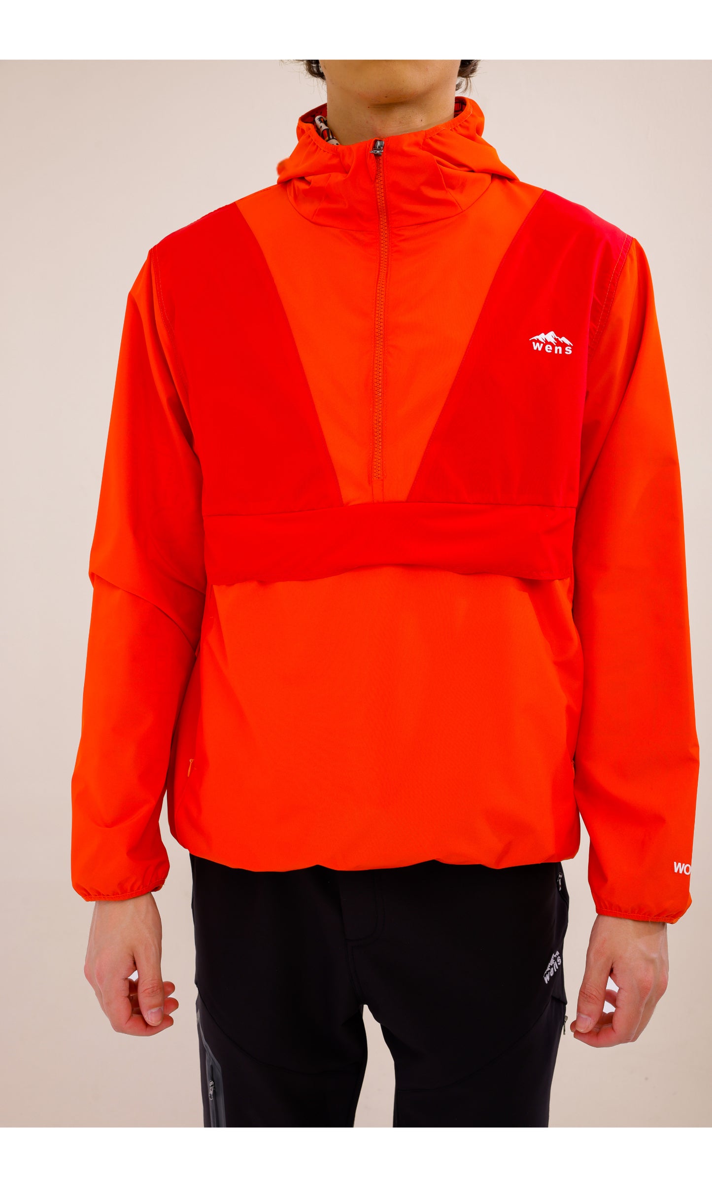 Flow Flex Ultra Hafif Su Geçirmez Hoodie– Kırmızı/Turuncu (Gün Batımı İkilisi), Çantaya Dönüşen Tasarım.