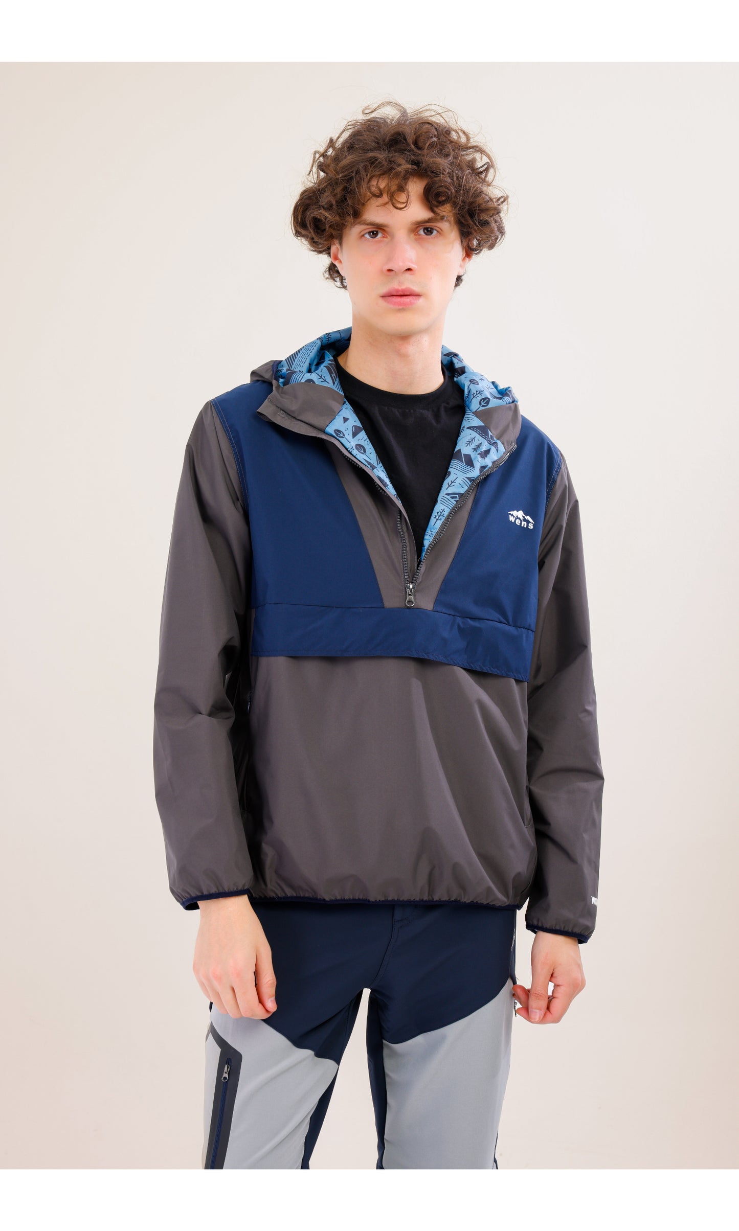Flow Flex Ultra Hafif Su Geçirmez Hoodie – Gri / Lacivert (Derin Ufuklar), Çantaya Dönüşen Tasarım