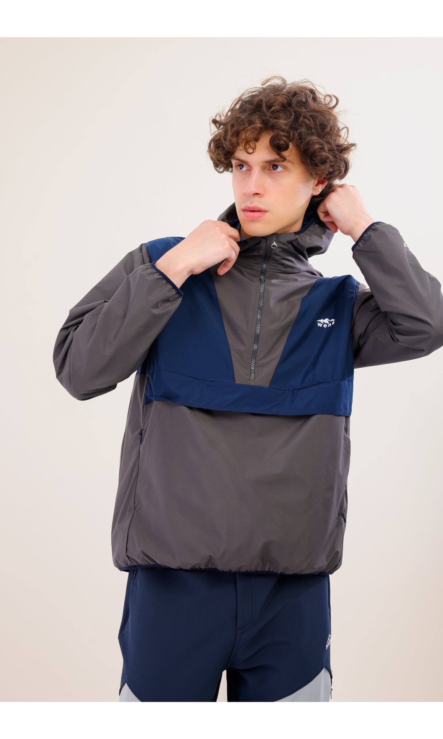 Flow Flex Ultra Hafif Su Geçirmez Hoodie – Gri / Lacivert (Derin Ufuklar), Çantaya Dönüşen Tasarım