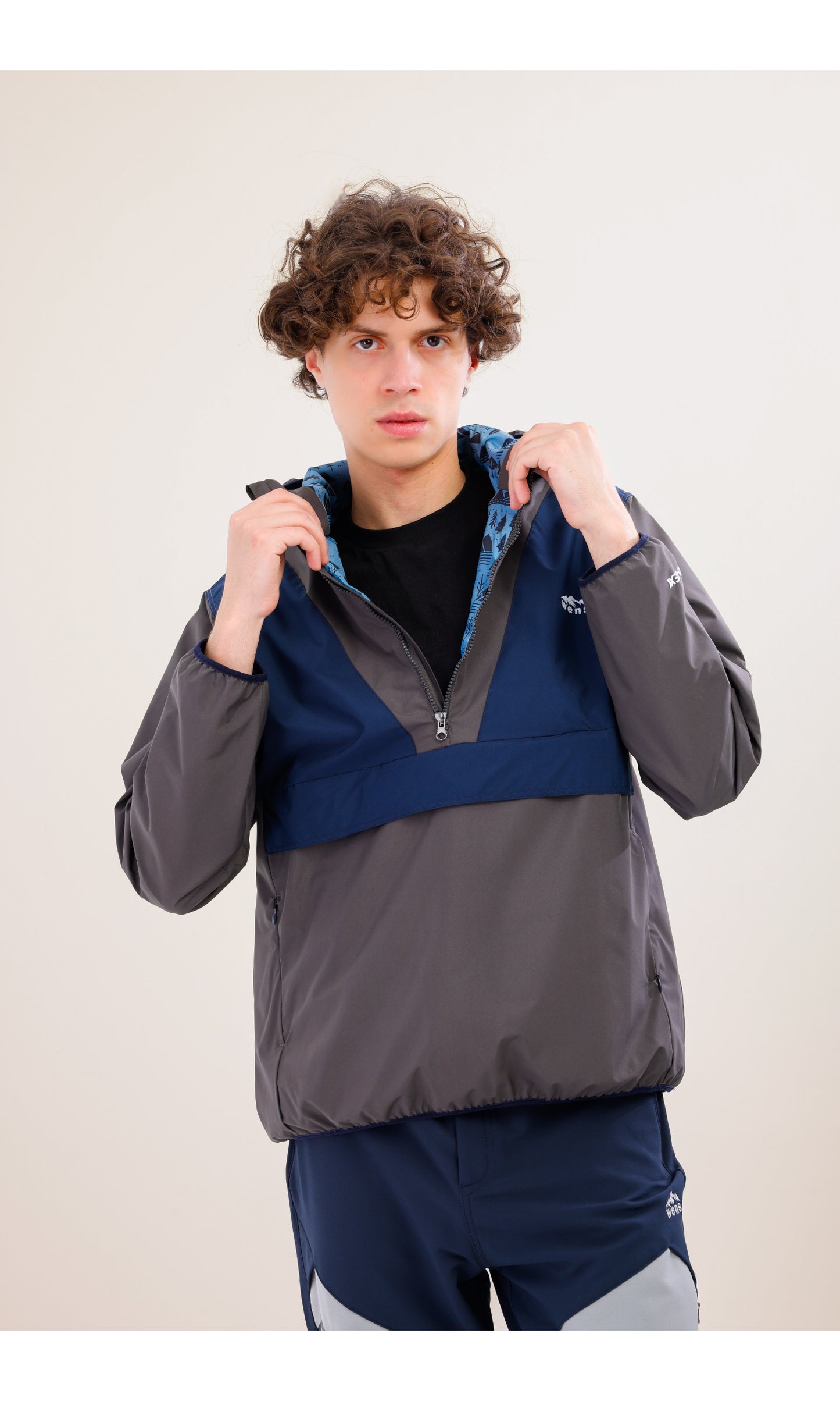 Flow Flex Ultra Hafif Su Geçirmez Hoodie – Gri / Lacivert (Derin Ufuklar), Çantaya Dönüşen Tasarım