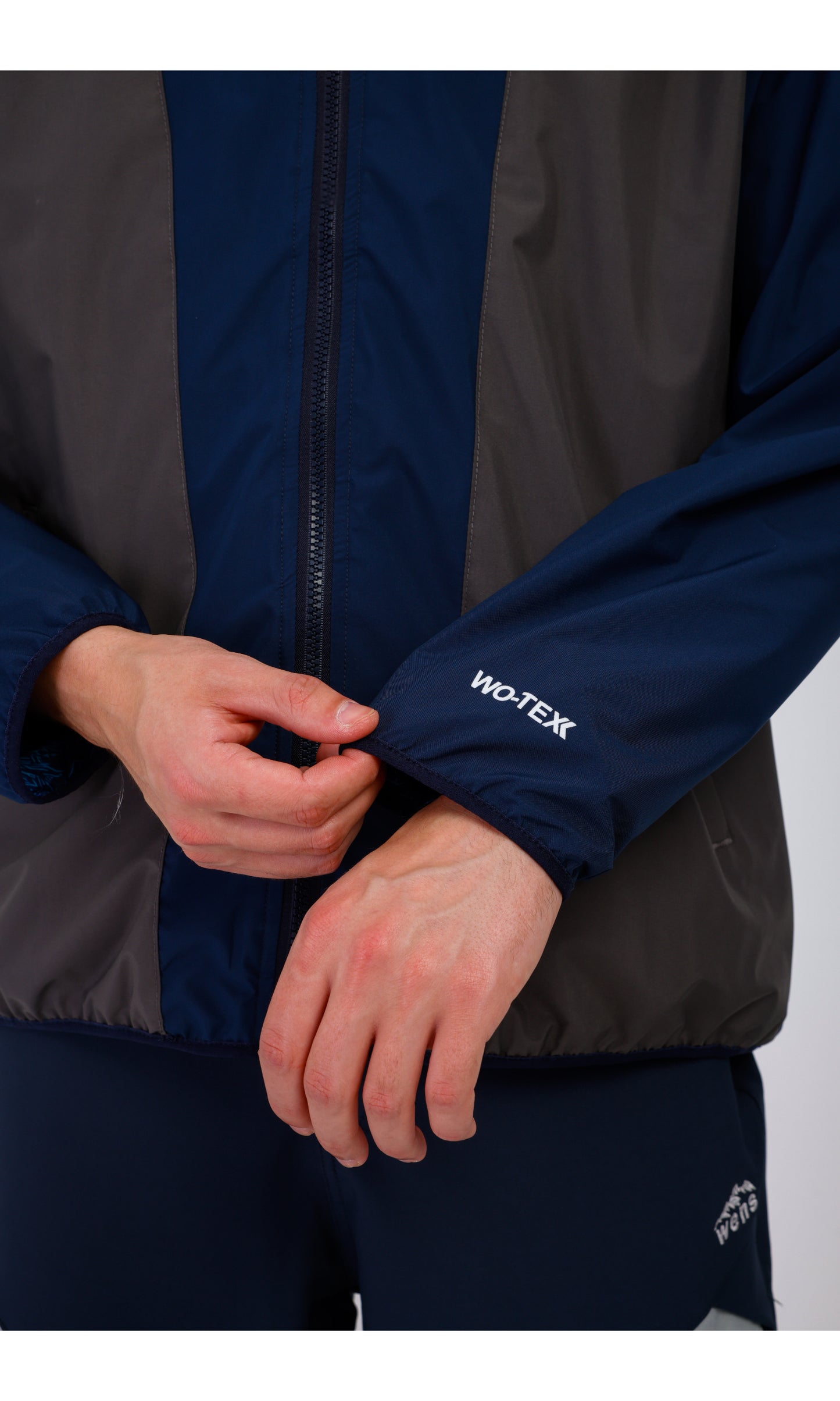 Rain Flex Ultra Hafif Su Geçirmez Yağmurluk – Gri / Lacivert (Derin Ufuklar), Çantaya Dönüşen Tasarım
