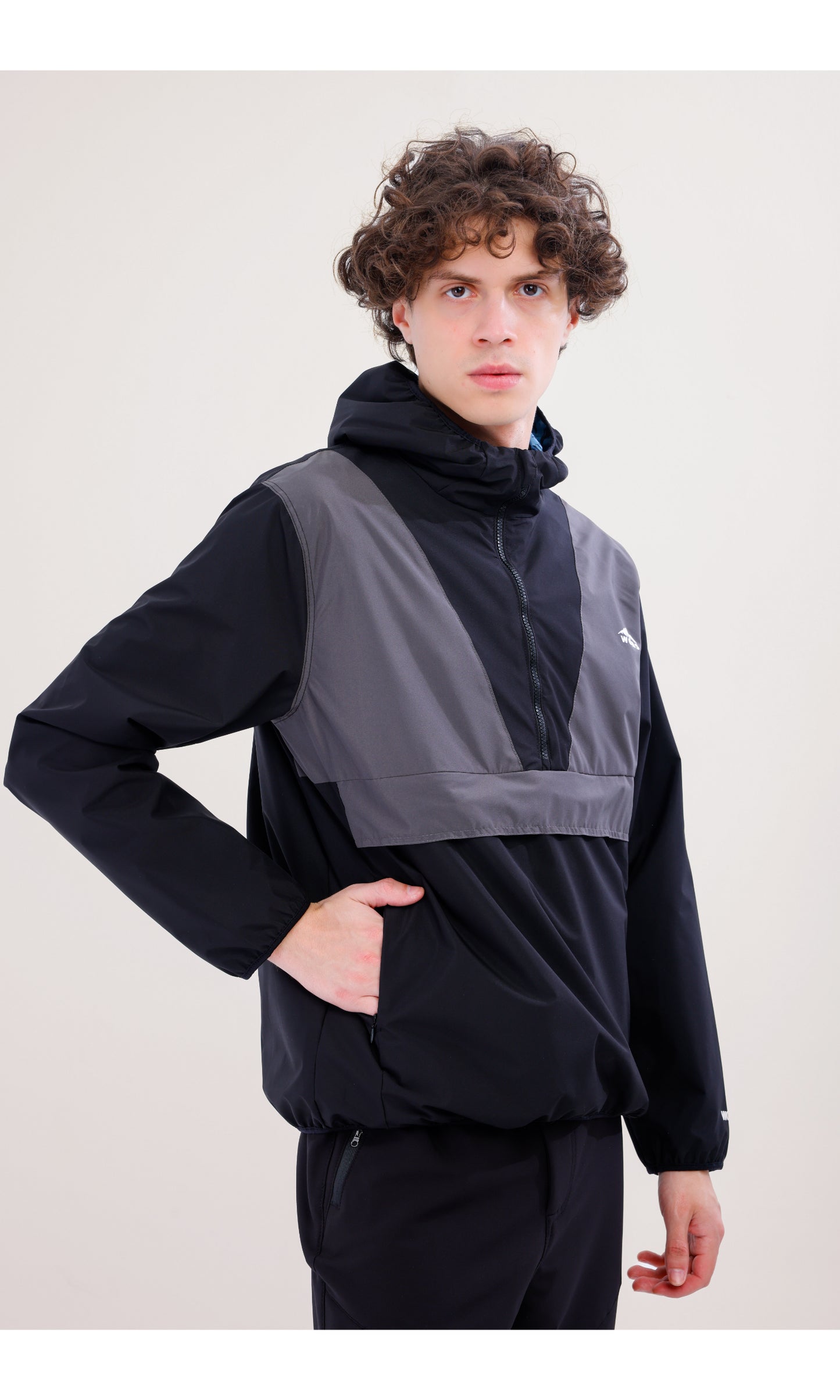 Flow Flex Ultra Hafif Su Geçirmez Hoodie – Siyah/Gri (Gece ve Duman), Çantaya Dönüşen Tasarım