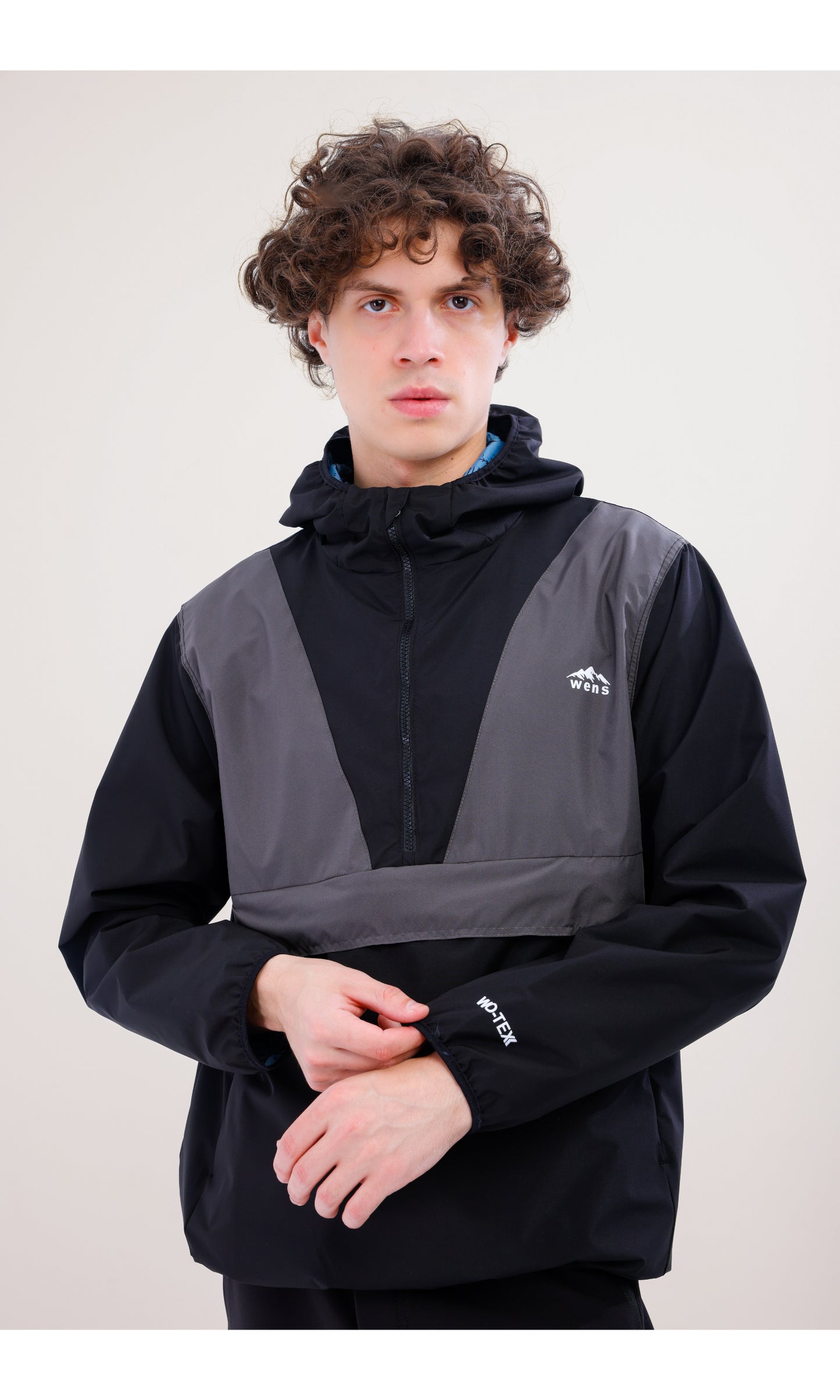Flow Flex Ultra Hafif Su Geçirmez Hoodie – Siyah/Gri (Gece ve Duman), Çantaya Dönüşen Tasarım